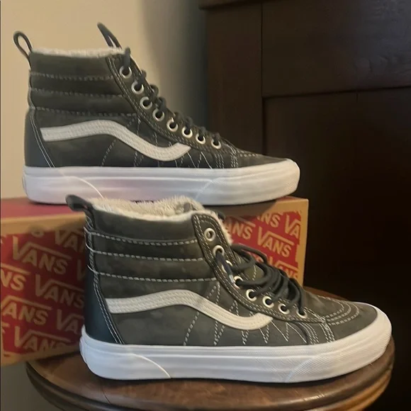 Vans® Unisex Sk8-Hi MTE High-Top Sneakers in Suede - Picture 4 of 8